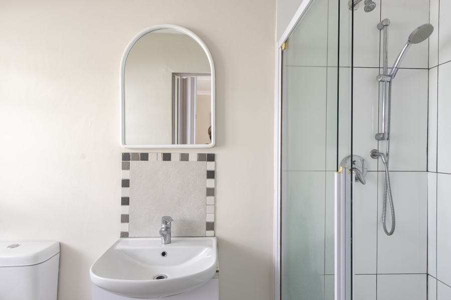6 Bedroom Property for Sale in Morningside Western Cape